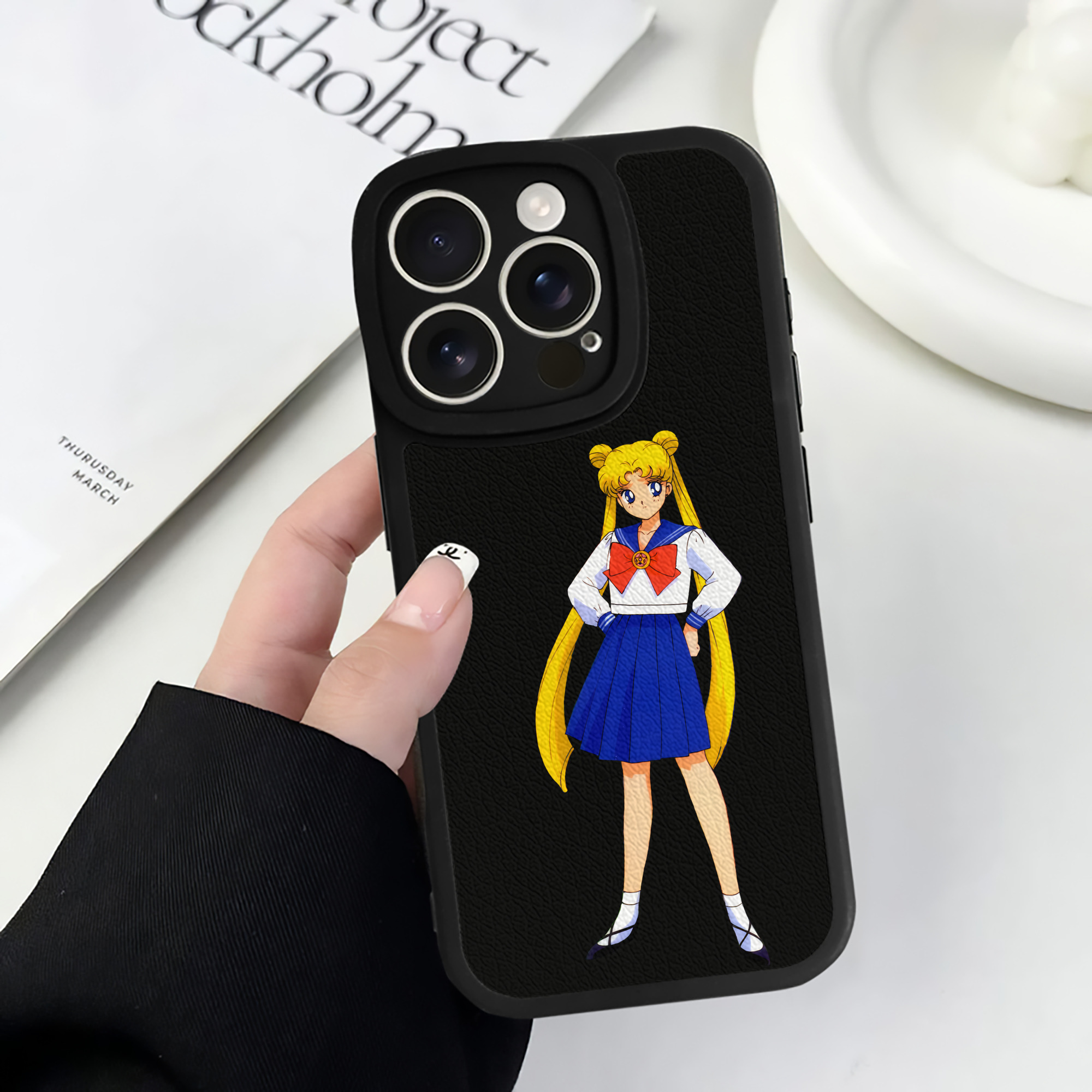 （画像用） 美少女戦士セーラームーン 愛野 美奈子 あいの みなこ Sailor Moon Aino Minako 【iPhone 16シリーズ対応】シリコンスマホケース（レザー調） 材質：シリコン